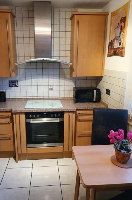 Zentrale Messe/Ferien Whg Mit Garten & Parkplatz Ratingen Dış mekan fotoğraf