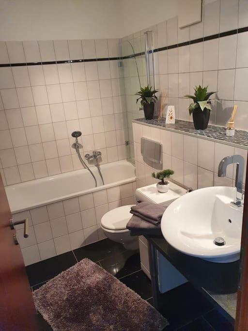 Zentrale Messe/Ferien Whg Mit Garten & Parkplatz Ratingen Dış mekan fotoğraf